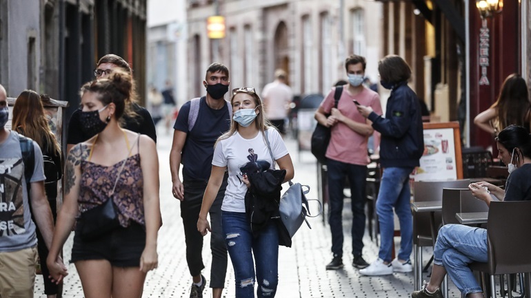 Γαλλία: 30 εκατ. πολίτες έχουν κάνει τουλάχιστον μια δόση εμβολίου